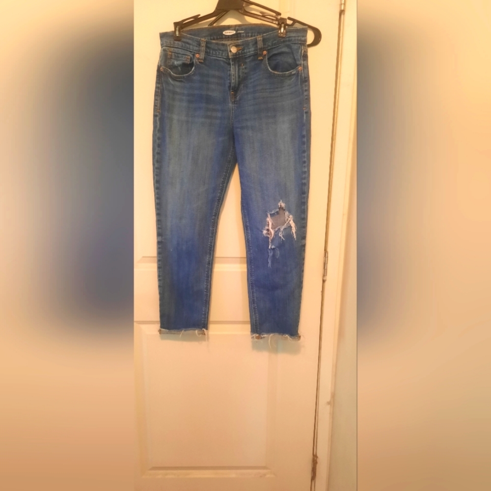 Womens size 4 distressed jeans